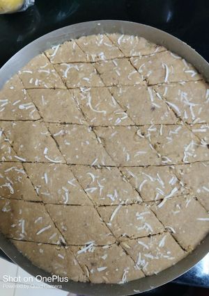 ગોળ પાપડી (Gol Papdi Recipe In Gujarati) રેસીપી મુખ્ય ફોટો