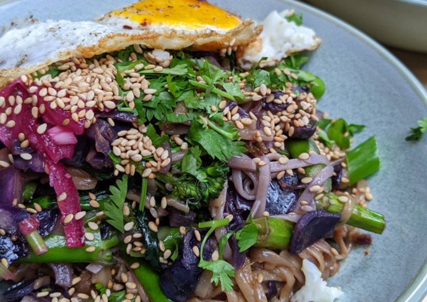 Creamy sesame noodles + veg stir-fry