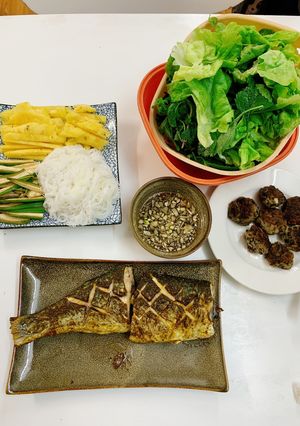 Hình của món Cá nướng cuốn rau.