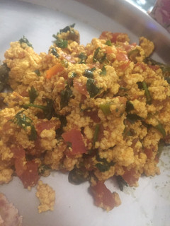 પનીર ભૂરજી (Paneer Bhurji Recipe In Gujarati) રેસીપી મુખ્ય ફોટો