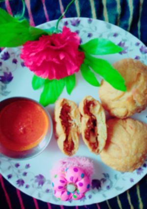 नूडल्स स्टफ्ड कचौड़ी रेसिपी मुख्य फोटो
