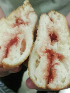 A picture of SUPER fluffy jelly filled donuts.