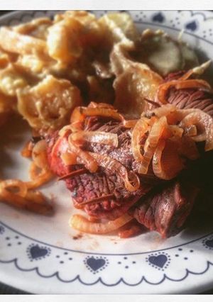 Una foto de Arrollados de carne rellenos encebollados