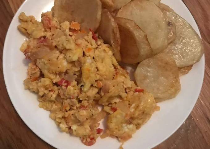 Scrambled Eggs and Fried Irish Potato Recipe by Olly Njemz - Cookpad