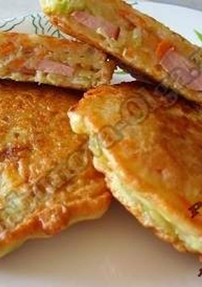 Оладьи из кабачков с сосисками