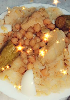 صورة لوصفة ثريدة بالمرق الابيض