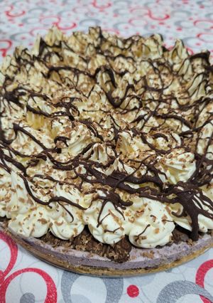 Una foto de Torta con base de galletitas y crema de arándanos!!