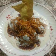 A picture of Dahi vada.