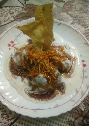 A picture of Dahi vada.
