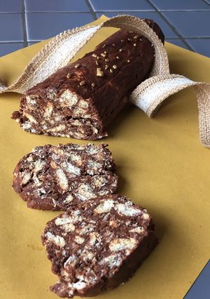 Foto di Salame di cioccolato “alternativo” (senza burro né uova)