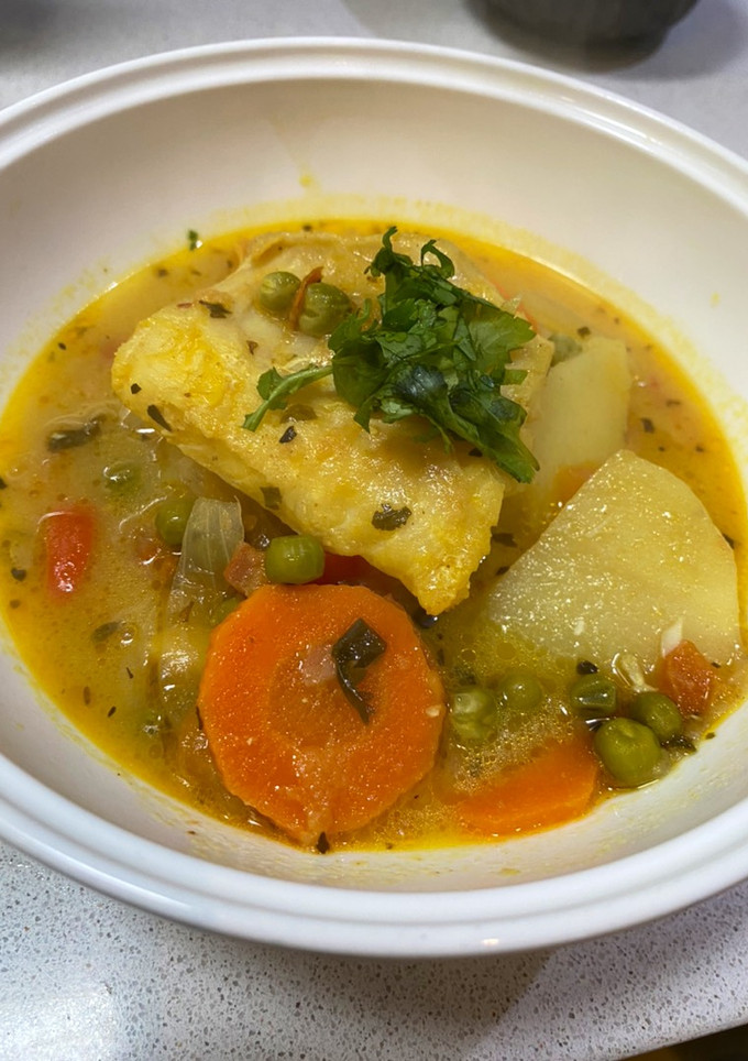 Una foto de Caldillo de congrio al curry