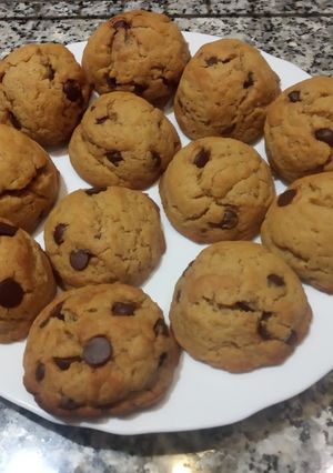 Una foto de Galletas de mantequilla con crema de cacahuete y chocolate
