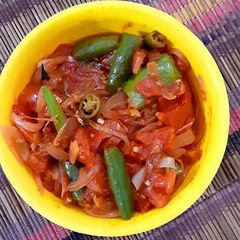A picture of Piyaz timatar chutney.