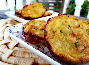 Foto principal de Mini quichés de calabacín y zanahoria