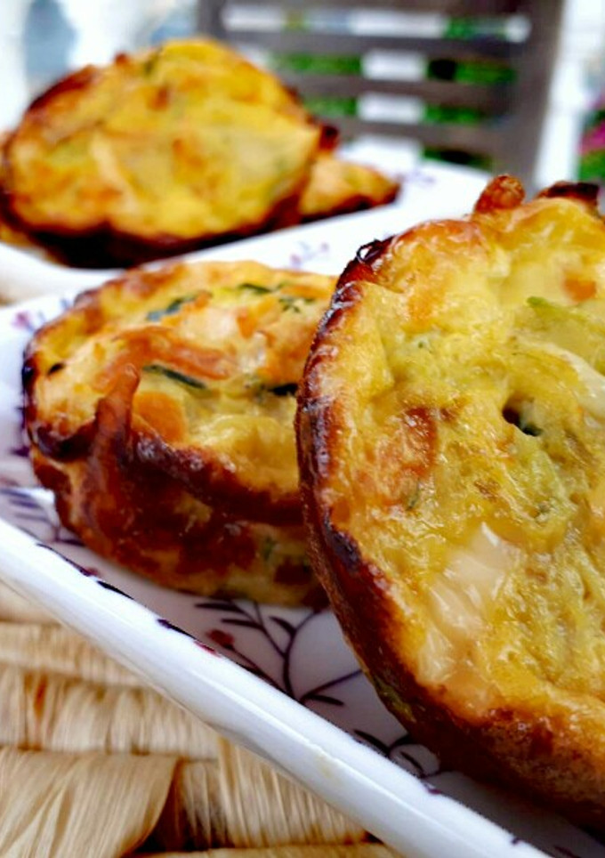 Una foto de Mini quichés de calabacín y zanahoria