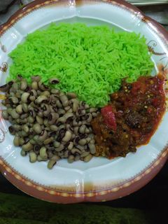 Green rice with beans and soup ainihin hoton girkin