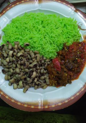 Green rice with beans and soup ainihin hoton girkin