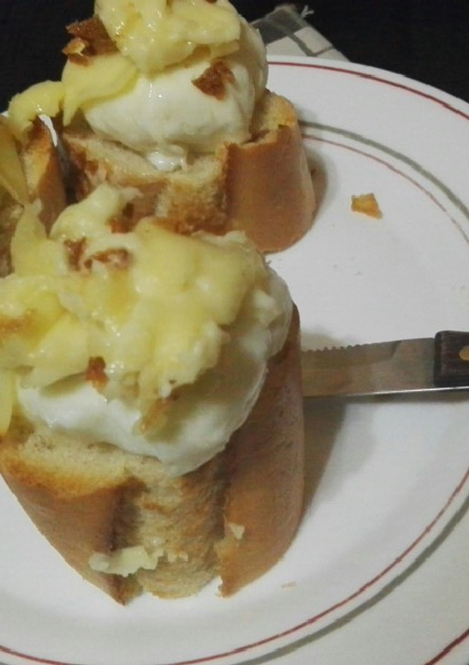 Una foto de Mini tostas de huevo y queso