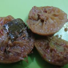 A picture of Lemon pickle.