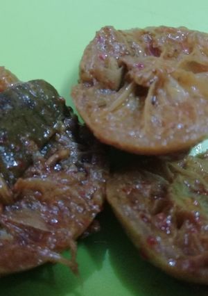 A picture of Lemon pickle.