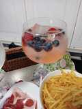 Gin-tonic con fresas, arándanos, frambuesas o mango