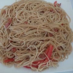 Fried spaghetti with bacon A picture of Fried spaghetti with bacon.