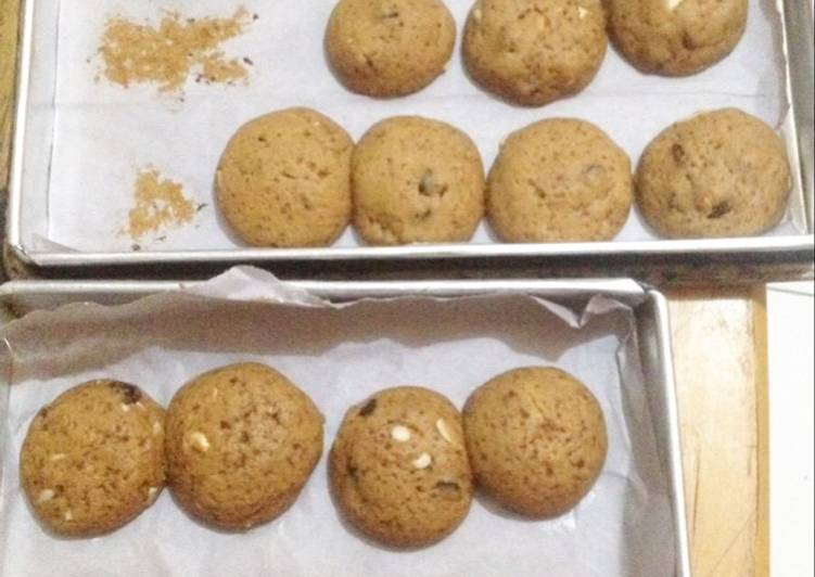 Cara Bikin Choco Chips Almond Raisin Cookies, Lezat Sekali