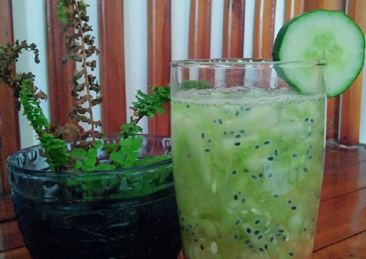 Bagaimana Membuat ES Timun Selasih, Lezat