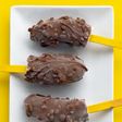 Helados de plátano y chocolate