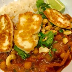 A picture of Halloumi and Cashew Curry.