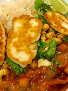 A picture of Halloumi and Cashew Curry.