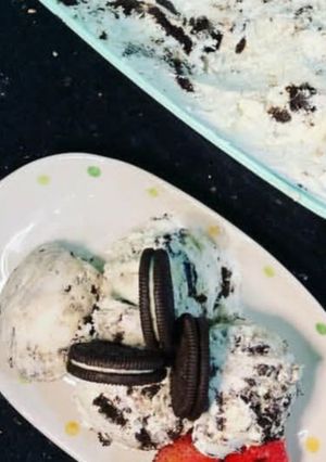 A picture of Homemade OREO ICE CREAM.