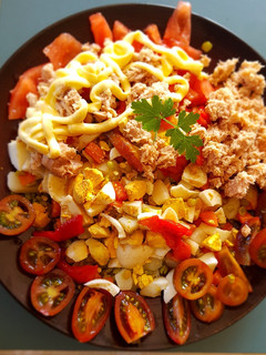 Una foto de Ensalada de atún, simple