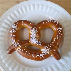 A picture of Lee's Air Fryer Frozen Pretzel.