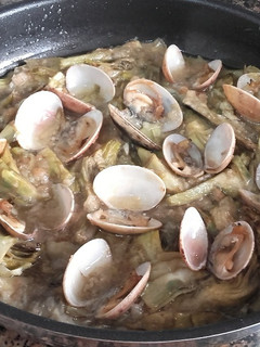 Foto principal de Cazuela de alcachofas y almejas