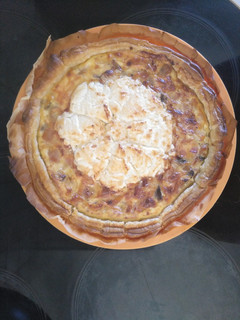 Una foto de Quiche de champiñones, york y queso de cabra