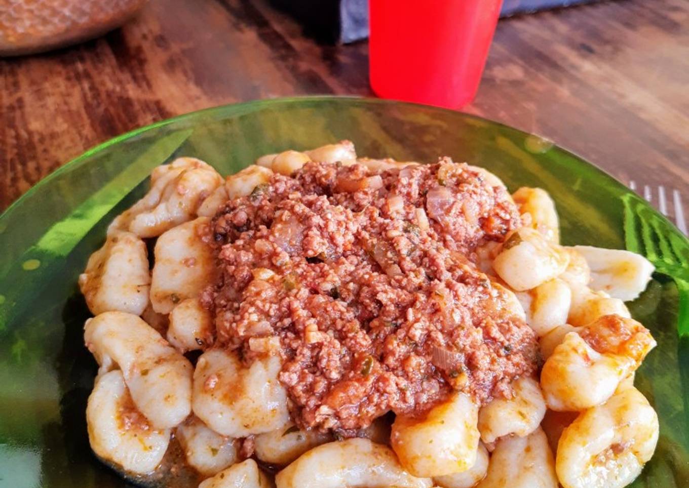 Ñoquis con salsa boloñesa