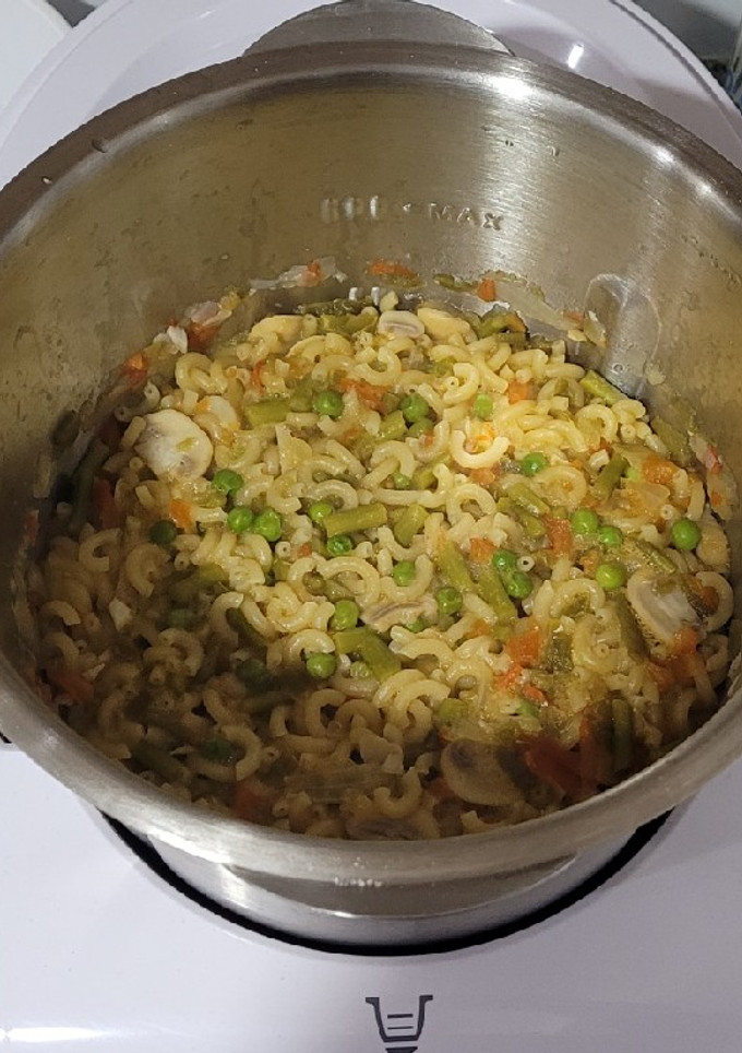 Una foto de Fideuá de verduras (Monsieur Cuisine Connect)