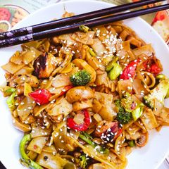 A picture of Pad Thai.