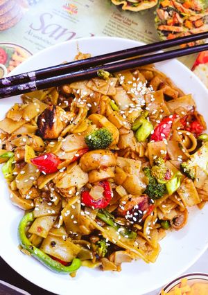 A picture of Pad Thai.