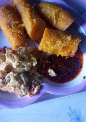A picture of Ripe plantain with agoyin beans with stew.