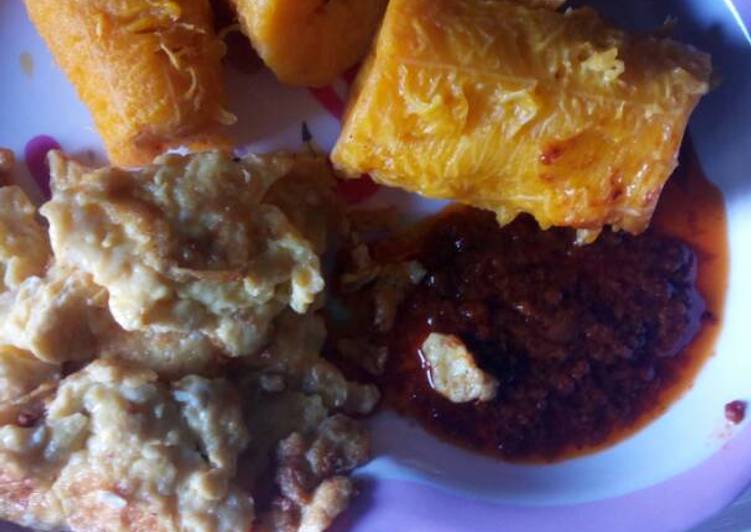 Ripe plantain with agoyin beans with stew