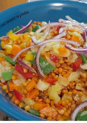 Una foto de Ensalada de lentejas y verdura