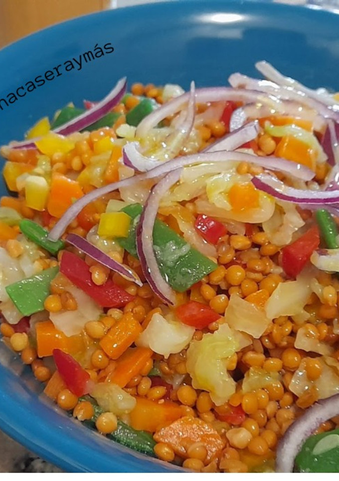 Una foto de Ensalada de lentejas y verdura