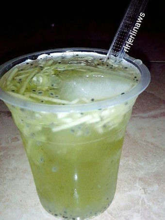 Bagaimana Menyiapkan Es Melon Serut Selasih Istimewa