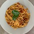 Fideos con salsa de camarones