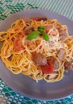 Hús gombócos paradicsomos spagetti Sütőben 🍝 recept fotója