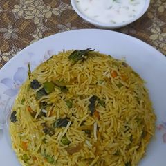 A picture of Hyderabadi biryani with raita.