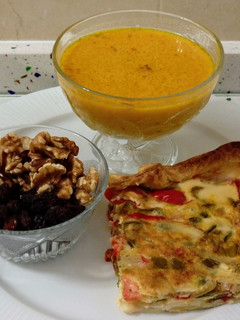 Foto principal de Quiche vegana de tofu con crema de calabaza y zanahorias
