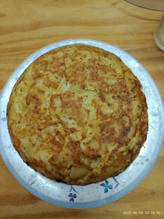 Una foto de Tortilla de papas rellena🥔